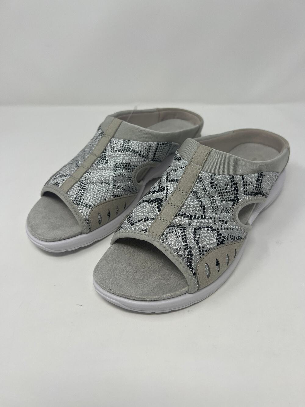 Easy Spirit Women's 6M Traciee Silver Sandals